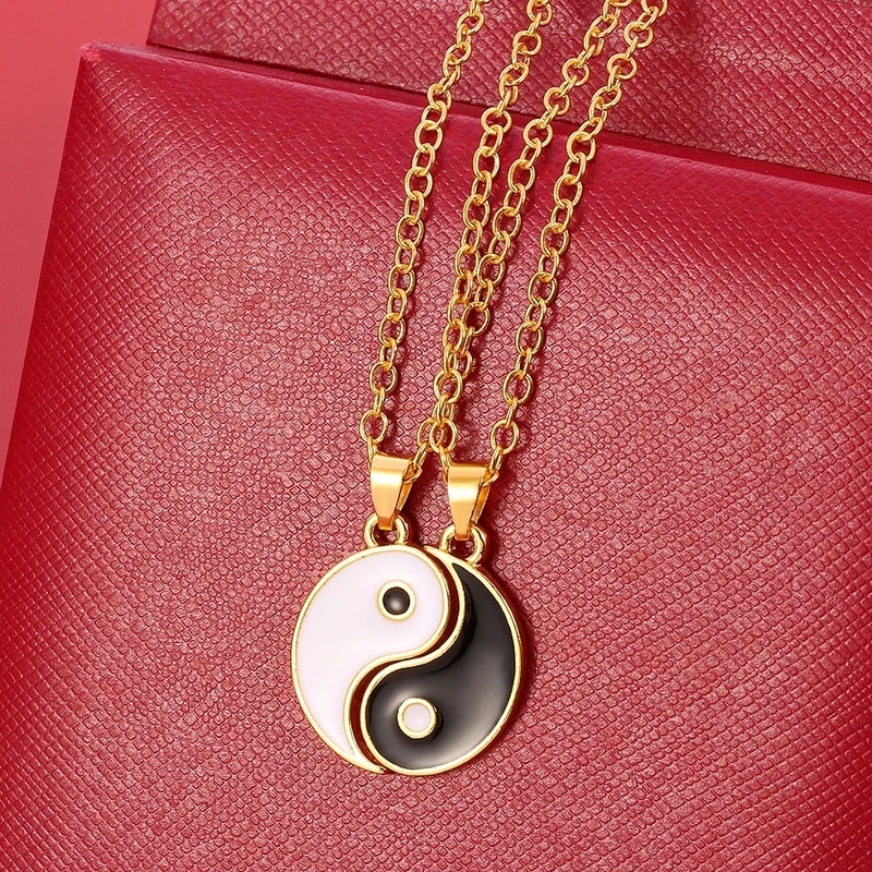 2pcs / Set Kalung Rantai Klavikula Dengan Liontin Puzzle Tai Chi Untuk Pria Dan Wanita