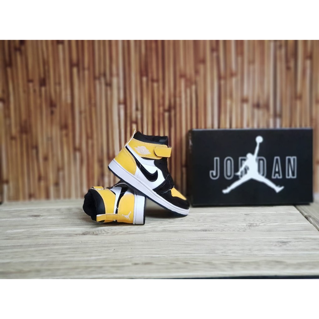 MEGA SALE 9.9 Sepatu Nike Air Jordan 1 High Anak Hitam Kuning