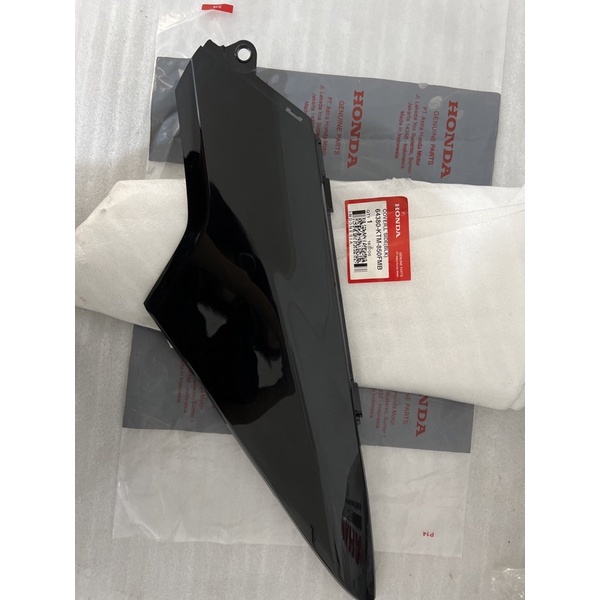 Coverside dek Sambungan Body belakang samping kiri HONDA Supra X 125  Batman ORIGINAL 64380-KTM-850F