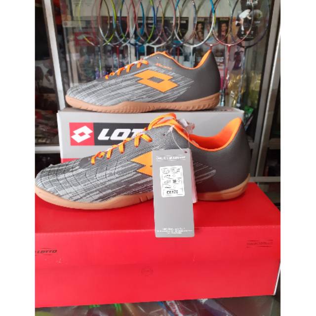 Sepatu futsal lotto solista 700 III ID