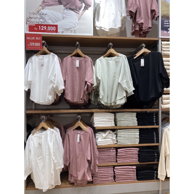 Uniqlo T-shirt wanita