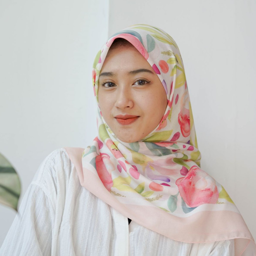 

Seruni Living Scarf Besar (bujur sangkar) Motif Bunga