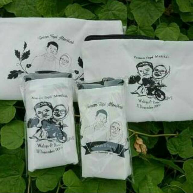 SOUVENIR PERNIKAHAN POUCH BLACU CUSTOM / SOUVENIR DOMPET KOSMETIK / SOUVENIR DOMPET BLACU