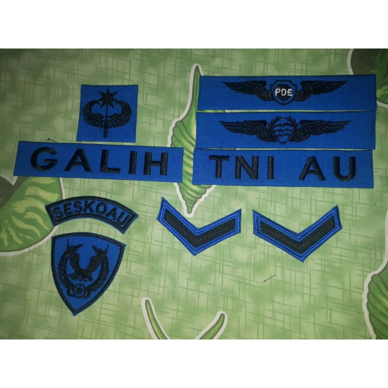 

papan nma (mika / kain keras)