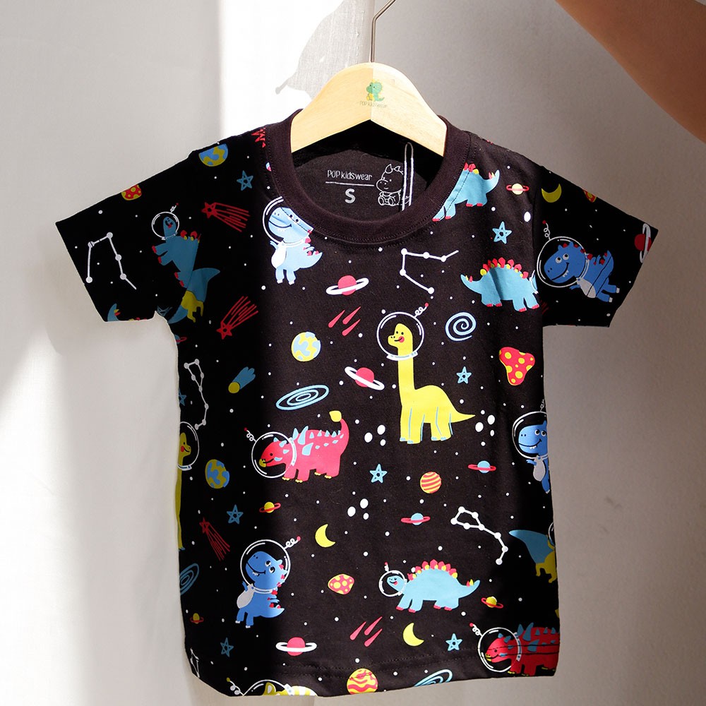 

Pop Kidswear Dinostronout Tee - Kaos anak hitam gambar dinosaurus astronout full print