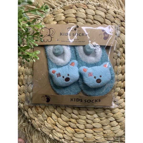 Sepatu prewalker bulu bayi 0-12 bulan