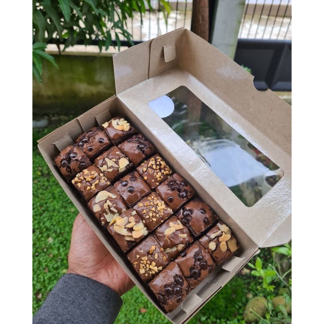 

Fudgy brownies uk. 10×20 cm