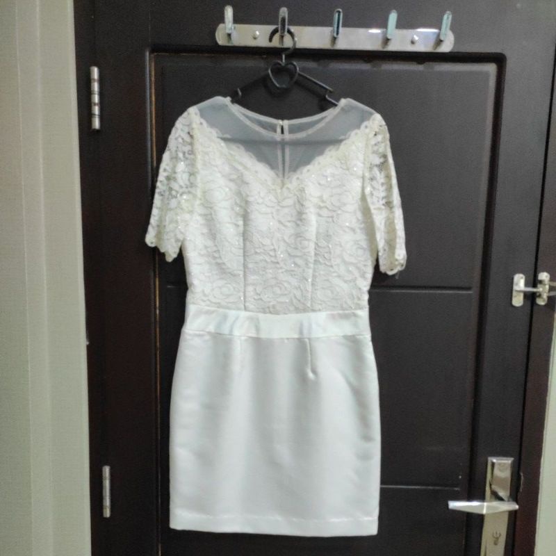 Dress pesta putih brukat