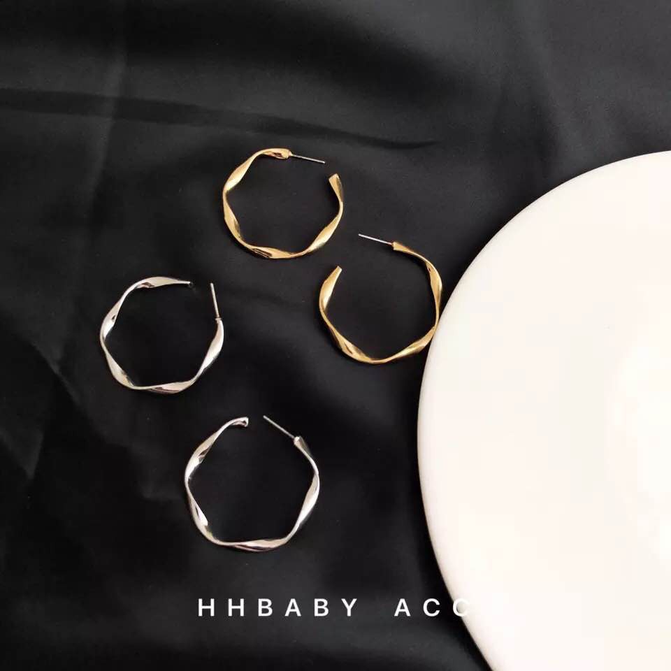 Anting Hoop Bulat Simple Elegan Gaya Korea untuk Wanita /  Fashion Elegant Women Girls Geometric