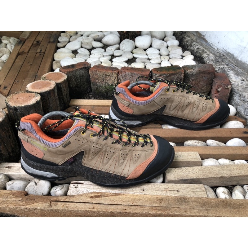 SEPATU GUNUNG LAFUMA