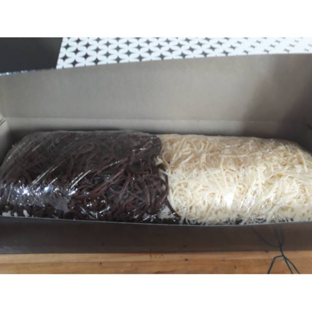

Brownies kukus topping keju parut dan coklat parut