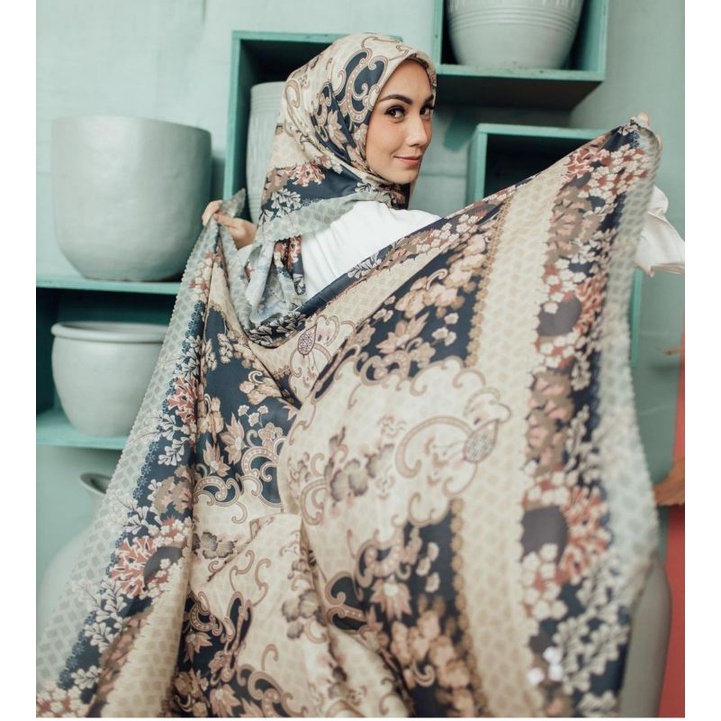 Bunaken scarf Ivory Wearing Klamby