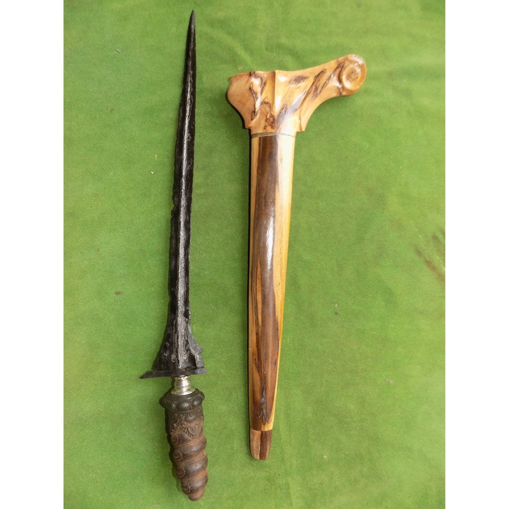keris mundarang era kerajaan bali tua pamor pulo tirto