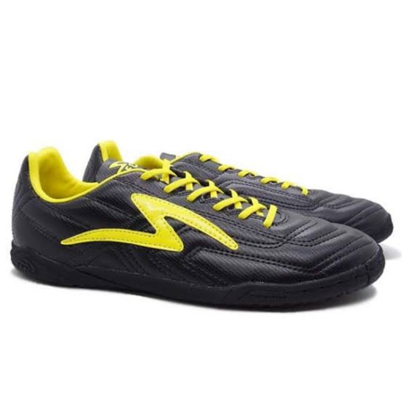 Specs sepatu futsal tycon in black/fresh yellow