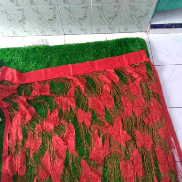 Tirai benang kupu kupu