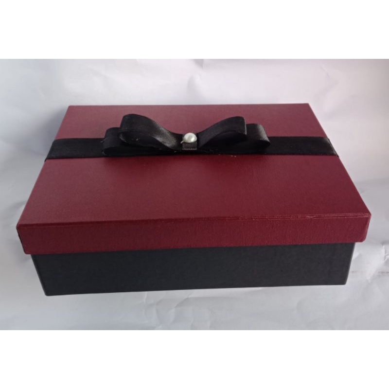 

RN kotak kado / giftbox / kotak hampers 15x20x7cm
