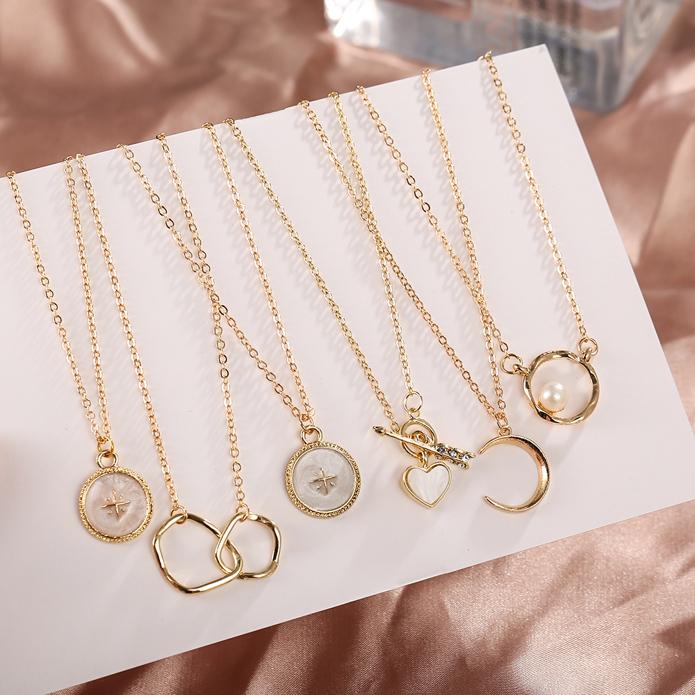 Fashion round meter Shaped Pendant Necklace Gold alloy Necklace for women simple jewelry accessories