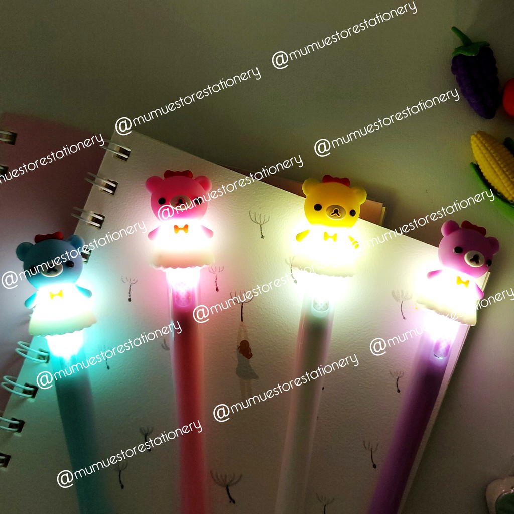 

PULPEN BERKARAKTER LED RILLAKUMA 12PCS /gel pen / PEN LAMPU