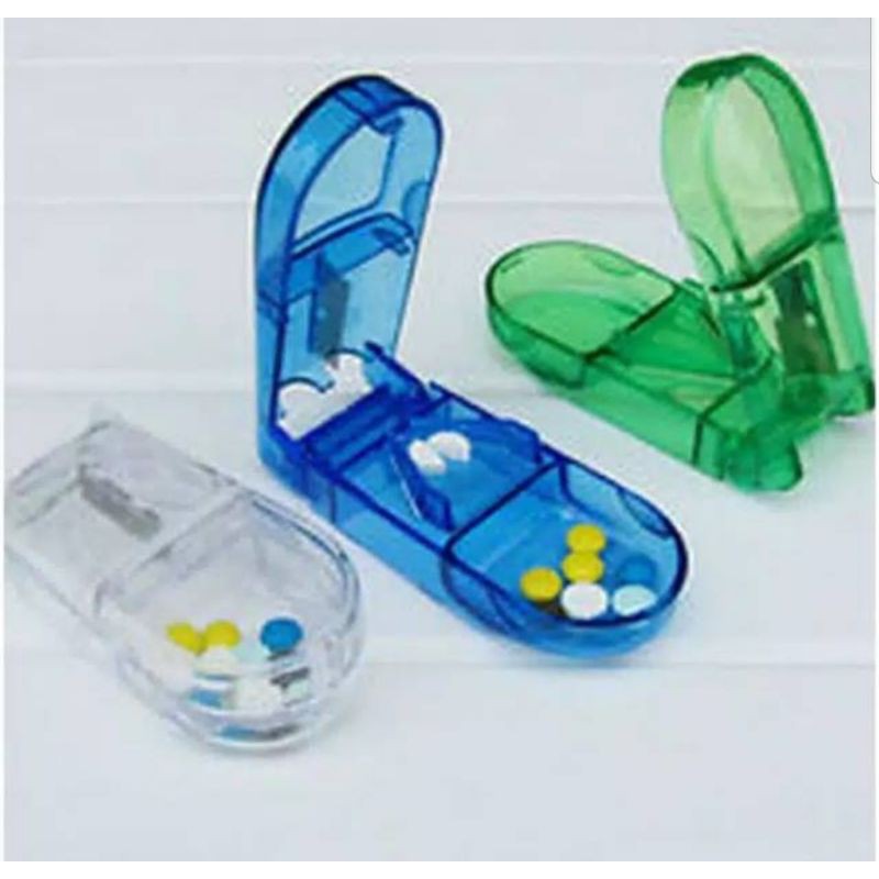 Kotak Tempat Obat dan Pemotong Pil Cutter