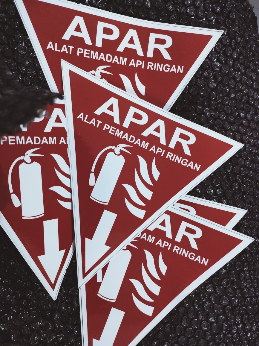 Sticker Apar - Rambu Segitiga Apar