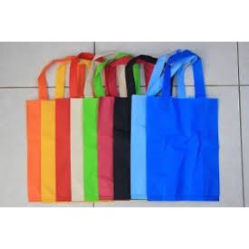 

Grosir per Lusin - Tas Spunbond Polos Tali dengan 3 ukuran 25, 30, dan 38cm - Tas Goodybag 4.5