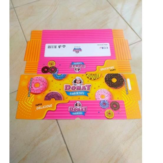 

Sekarang Laris DUS/KOTAK DONAT ISI 3 PCS DONAT BESAR UK 27X9X5.5 CM BAHAN DUPLEK AK 310 g Tebel.