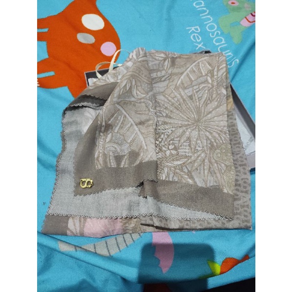 preloved buttonscarves nusantara mountain