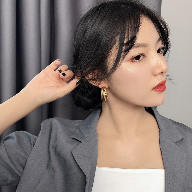 2023fashion Baru Anting Wanita Elegan Versi Korea Anting Pejantan Mutiara Wanita Anting Logam