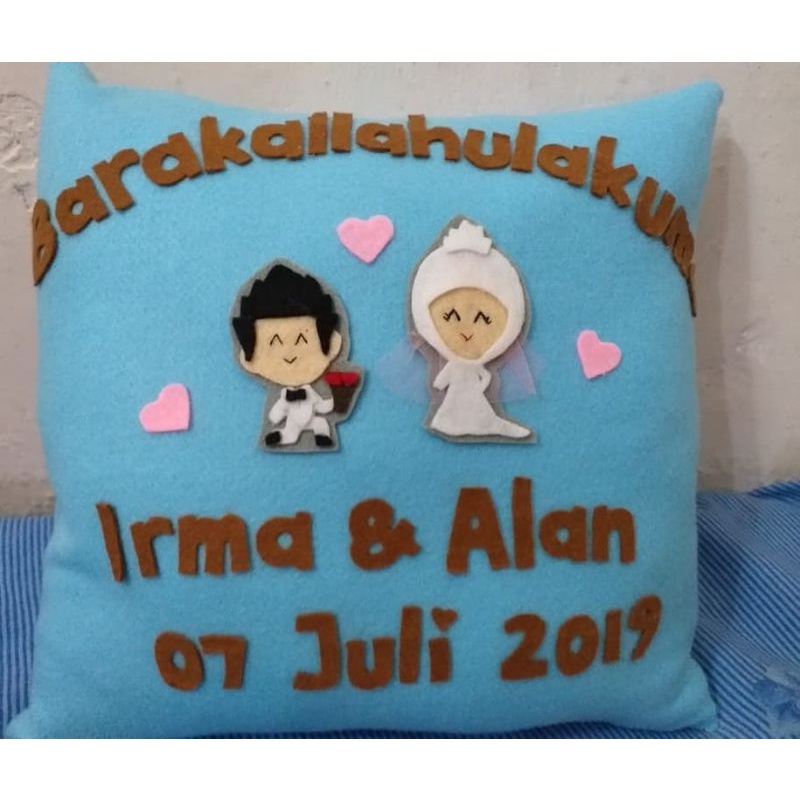 bantal flanel hadiah wedding / kado nikah/kado wedding /bantal custom