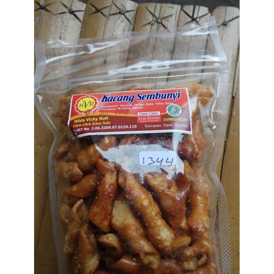 

cemilan kacang sembunyi (molen kacang) makanan tradisional