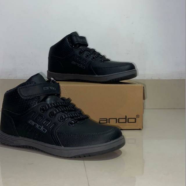 SEPATU SEKOLAH HITAM DISCOVERY