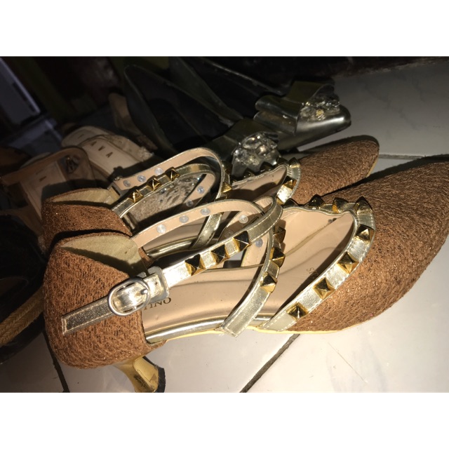 Sepatu wanita valentino