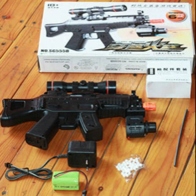 Senjata perang mainan elektrik