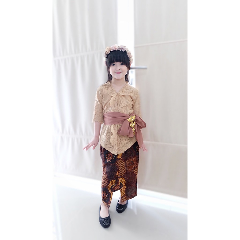 Azzafran – Kebaya Garuda Anak Cewek  Baju Tradisional Model Kutubaru Brokat Premium & Obi Pita