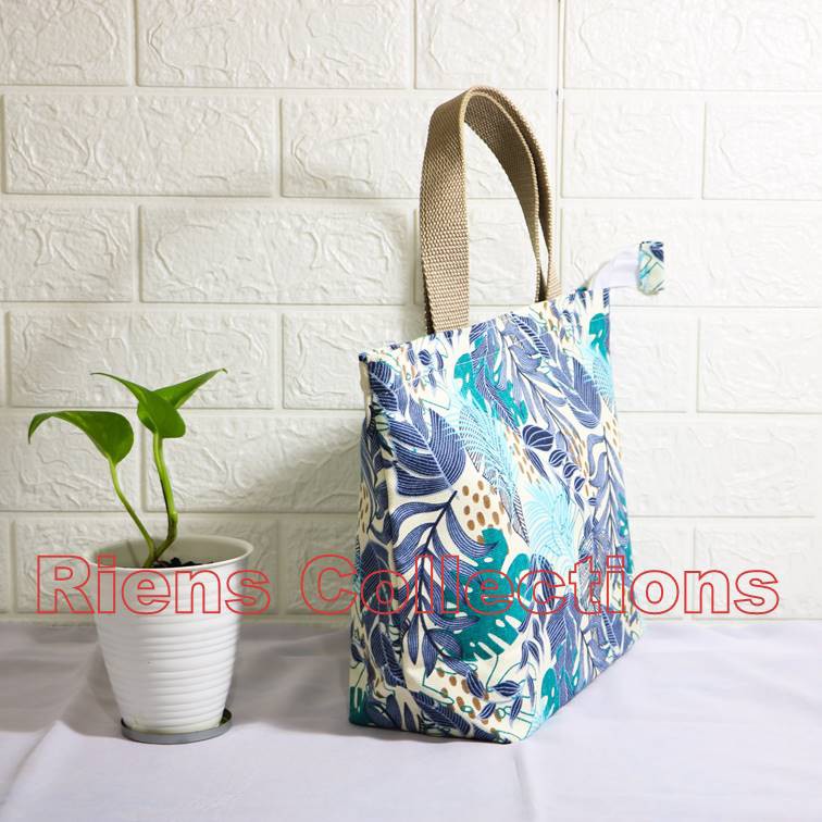 RIENS COLLECTIONS. HANDBAG BESAR BAHAN KANVAS MOTIF FLORAL BIRU