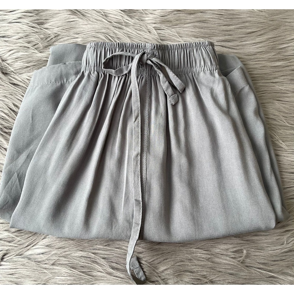 Un*glo cullotes pants/sisa export original(untuk warna beigie army random )-Grey pjg