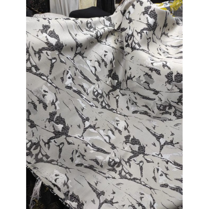 Kain Bahan Jaguar Embos Metalic _ Jaguar Embos / Bahan Dress/Gaun (Harga 0,5 Meter)