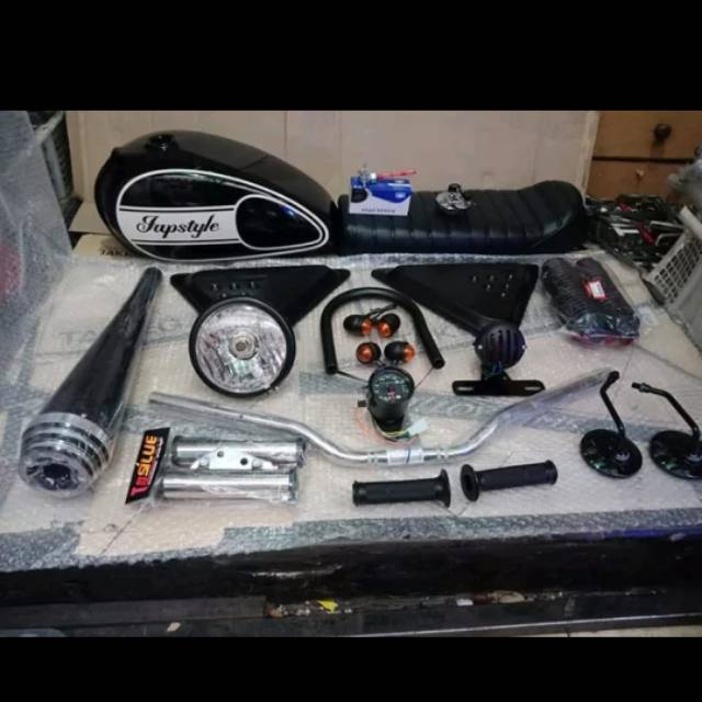 paket japstyle paket body japstyle - tangki Triumph - knalpot japstyle - jok japstyle - stang deus