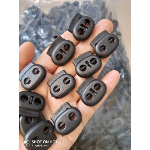 

stoper compo hitam tali 2 lubang 5,000 / 12 pich