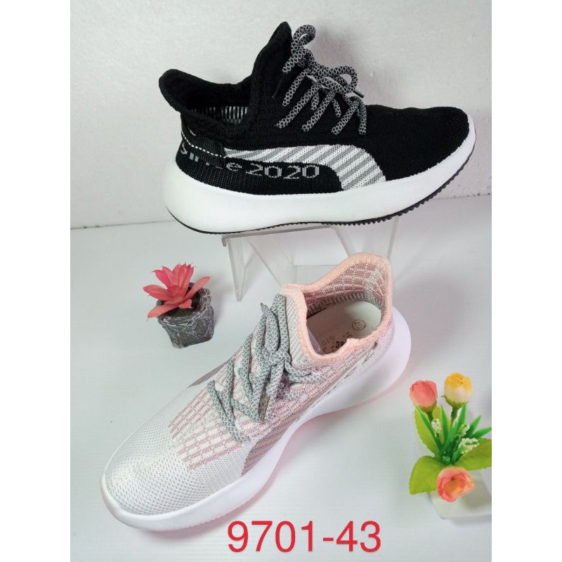 sepatu sport/sepatu wanita