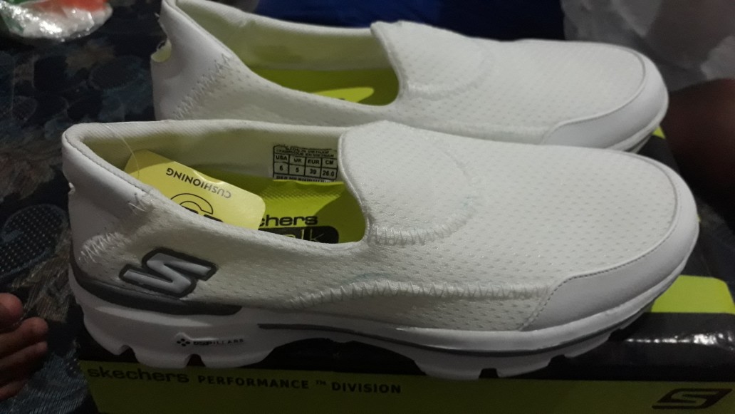 Sepatu Slip On Wanita. Sepatu Wanita Slip On. Sepatu Wanita Murah. Sepatu Batik Wanita. Sepatu