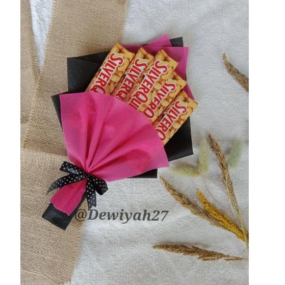 

[PRODUK JNKNW] (READY) BUCKET COKLAT / SILVERQUEEN 28g GVE