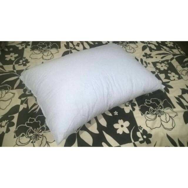 Bantal tidur standar hotel