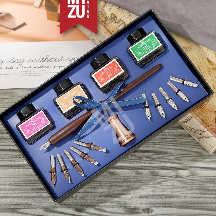 

Big Deals MIZU BLACKLETTER Calligraphy Set Kaligrafi 1 Pen 11 Steel Nibs 4 Inks Pen Stand