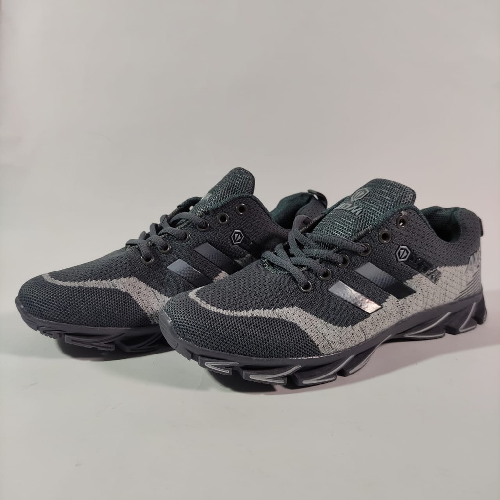 Sepatu Sneakers Pria KDM