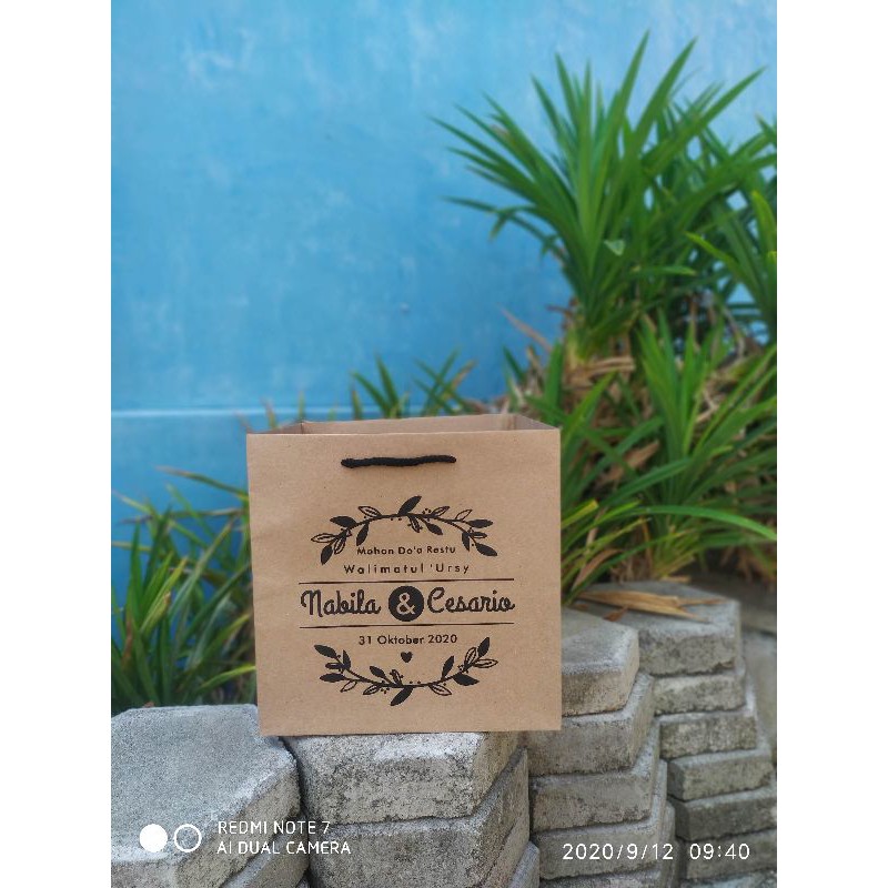 

Paperbag custom size kraft coklat 150gr size P24 x L24 x T24/20 utk box 22x22