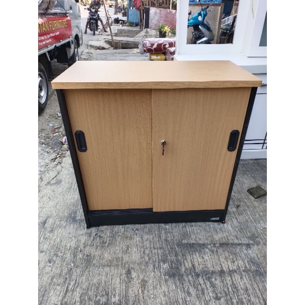 lemari meja serbaguna baju kantor rak buku kunci pintu 2 sleding minimalis pendek