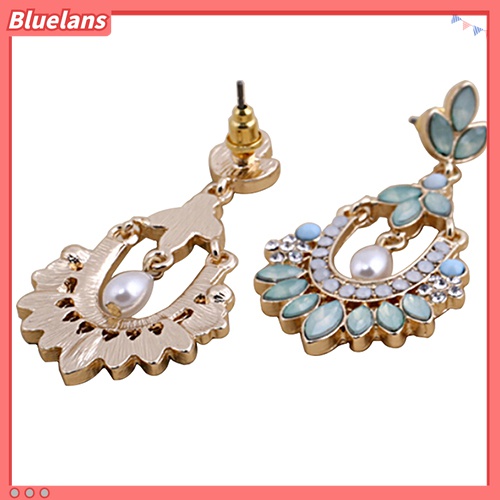 Anting Stud Desain Bunga Chandelier Bahan Akrilik Berlian Imitasi Untuk Wanita