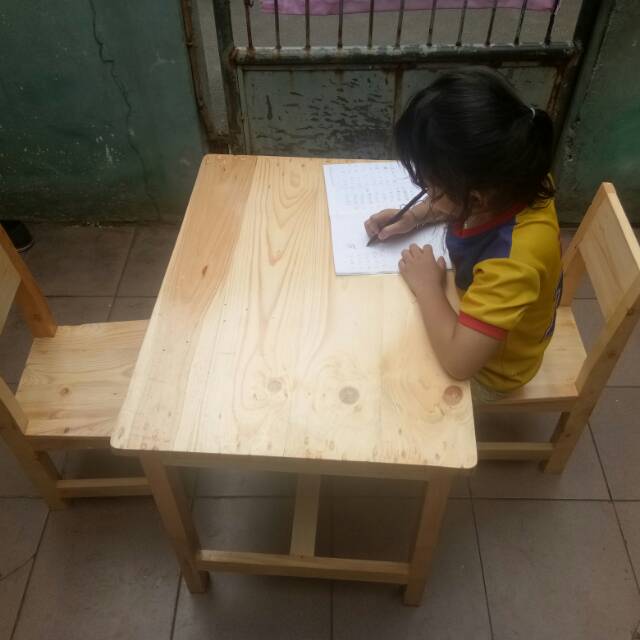 MEJA BELAJAR TK SATU SET  1MEJA 2KURSI UKURAN 70CM