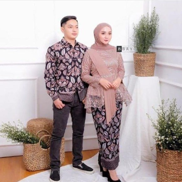 Batik Brokat Kebaya Couple Jumbo Modern, Kebaya Tunangan Sarimbit Kondangan, Kebaya Wisuda Amalia-Couple Mocca